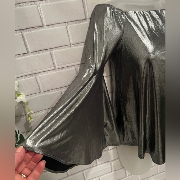 AQUA women Off Shoulder Metallic Top in silver/size S - Picture 4 of 11